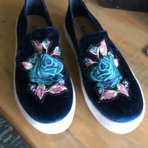 Dirty Laundry Velvet tennis shoes… so cute! Like new lots of life still